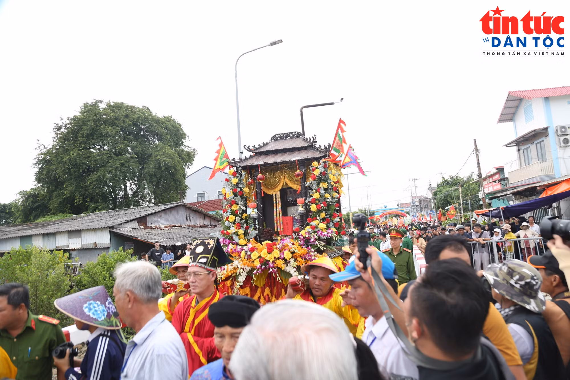 baotintuc_tr_taho09.jpg