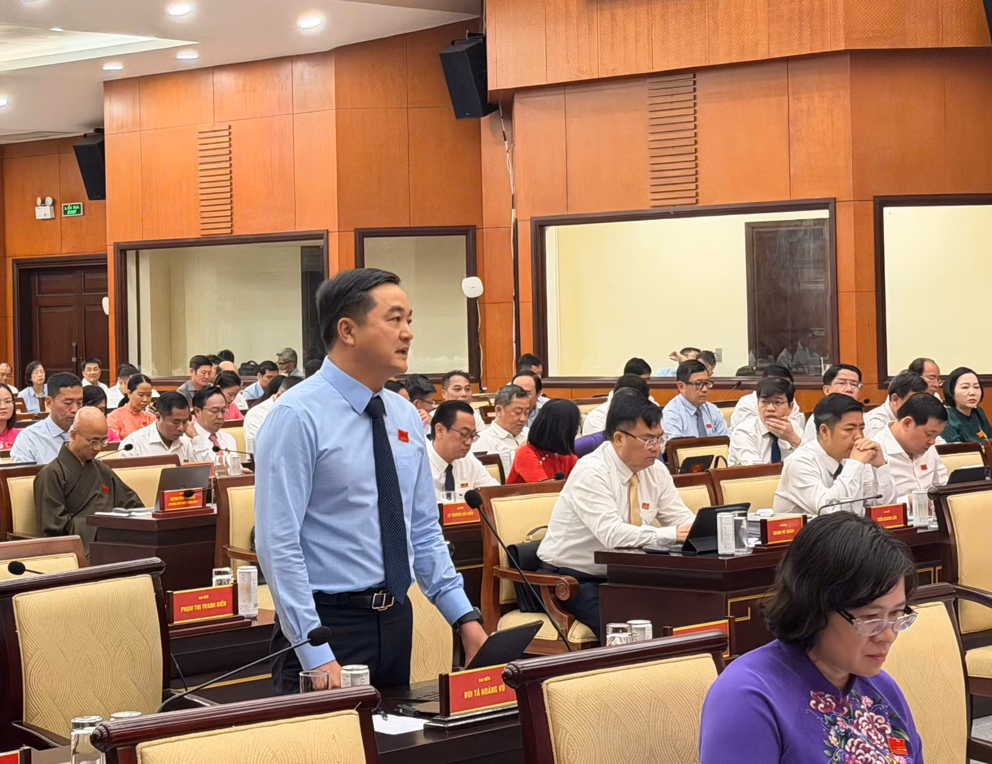 long-hoinh.jpg