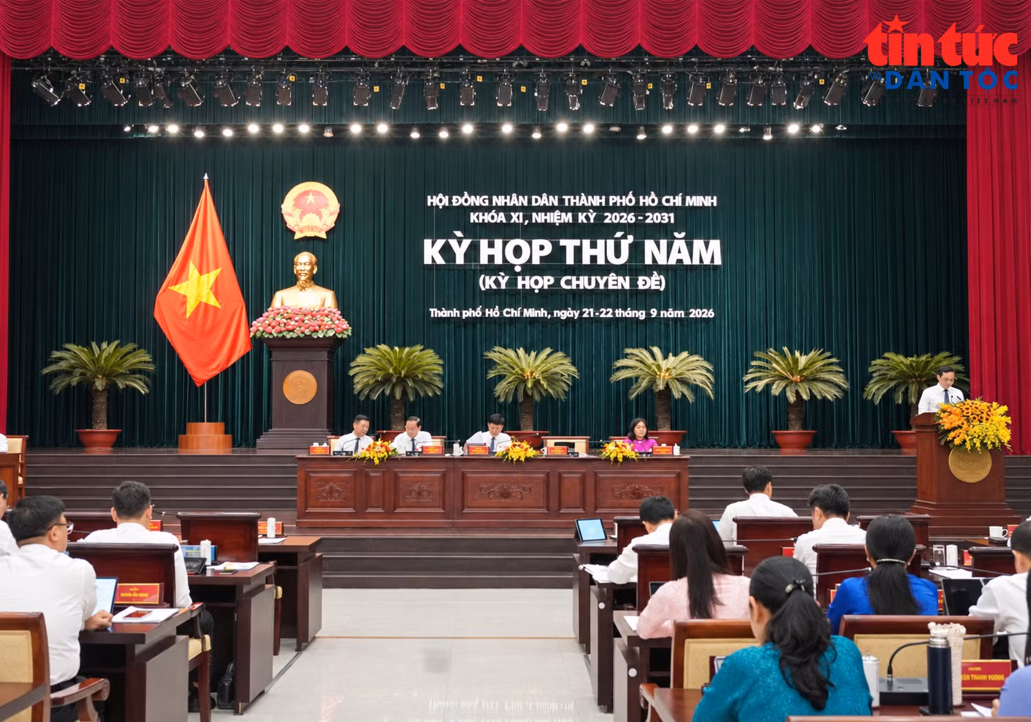 baotintuc_tr_ongquang05.png