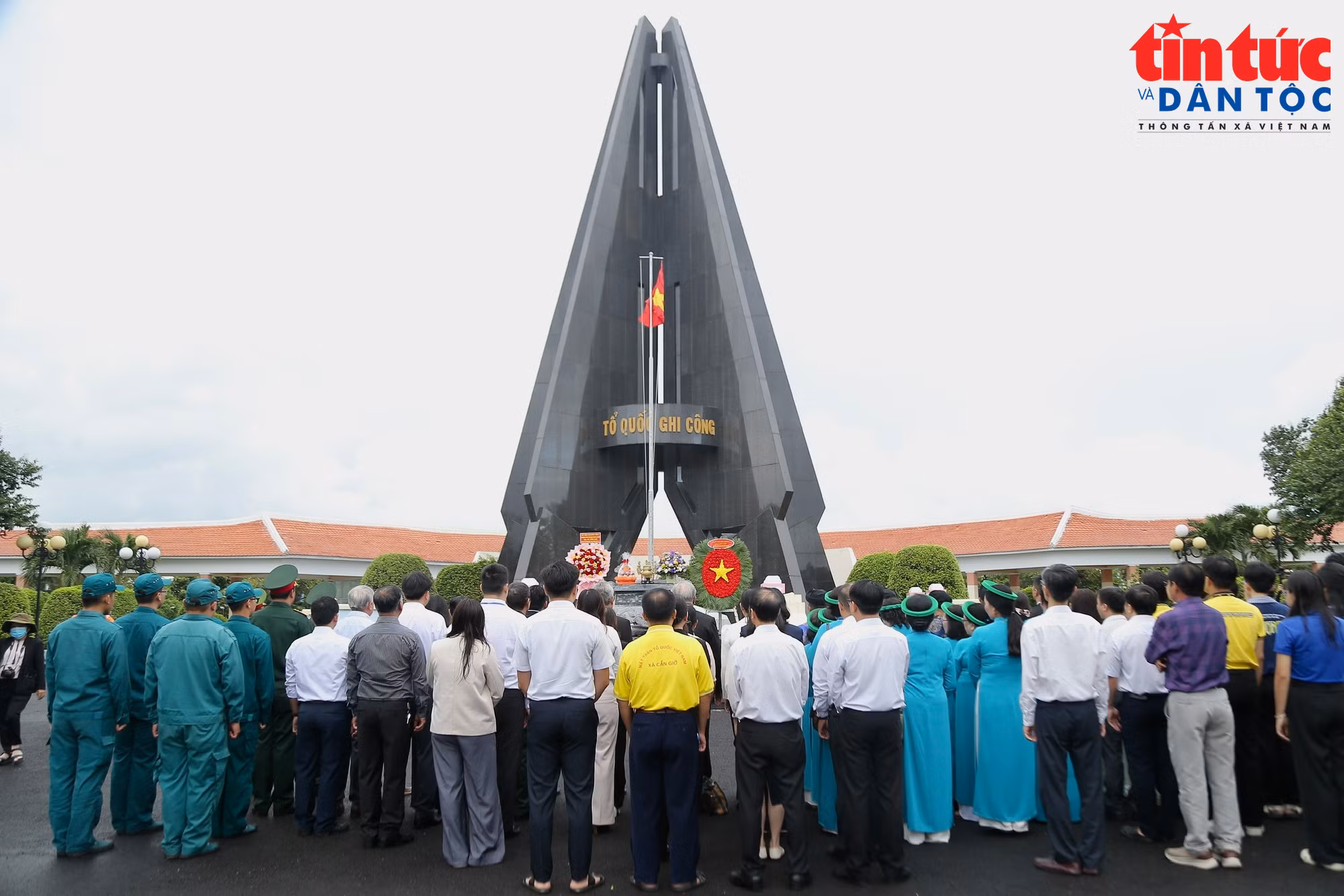 baotintuc_tr_khaihoi.jpg
