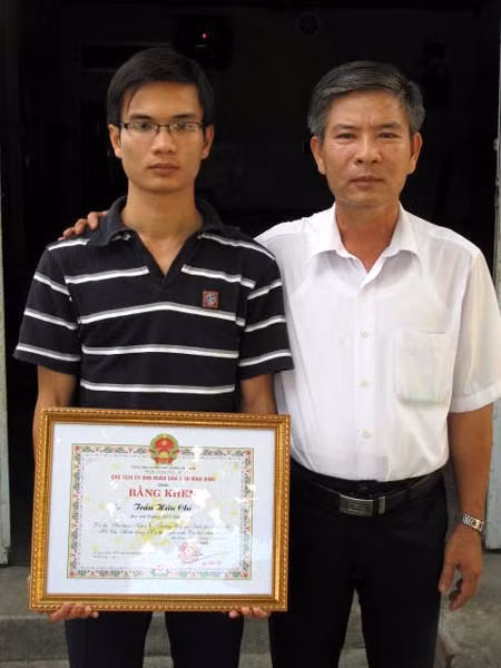 Học sinh trường miền núi vượt khó học giỏi ảnh 1