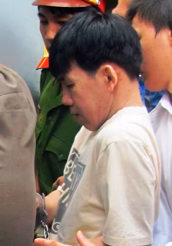 'Yêu râu xanh' lừa bé gái vào cầu thang tối ảnh 1