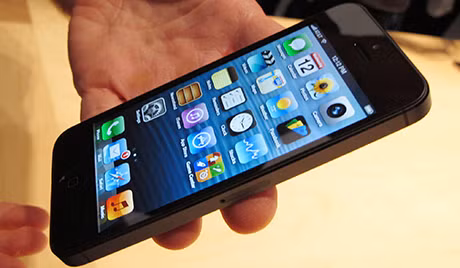 Apple nhận 2 triệu đơn hàng iPhone 5 trong 24 giờ ảnh 1