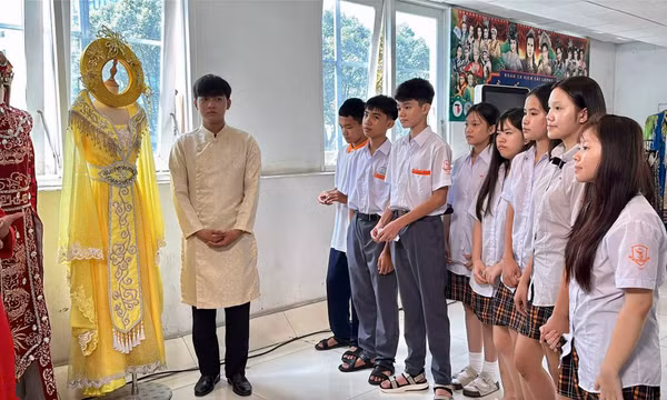 Để tiếng đàn, câu hát ở lại cùng học trò