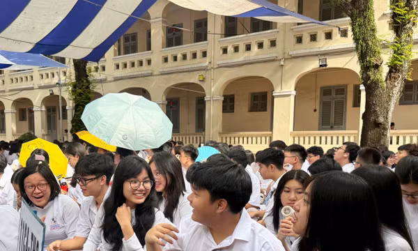 Học sinh THPT TP Hồ Chí Minh trong ngày khai giảng năm học 2026 - 2027.