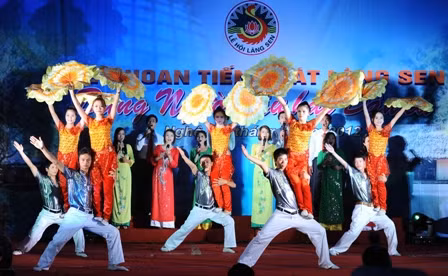 Liên hoan “Tiếng hát Làng Sen năm 2012” tại Nghệ An ảnh 2