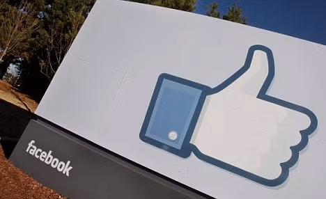 "Buôn chuyện" trên Facebook giống “chuyện ấy” ảnh 1