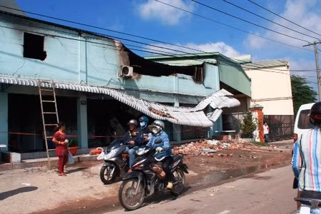Cháy nhà, 2 người chết, 3 người bị thương ảnh 1