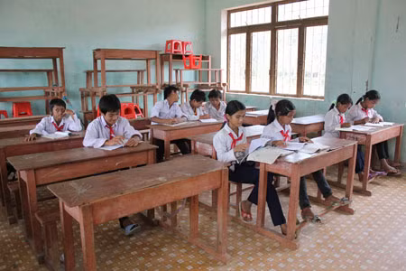 Vận động trẻ đi học tại vùng "bệnh lạ" ảnh 1