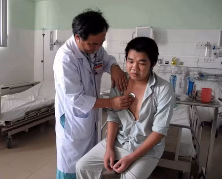 GS.TS Bùi Đức Phú – "Cây kéo vàng" trong phẫu thuật tim ở Huế ảnh 1