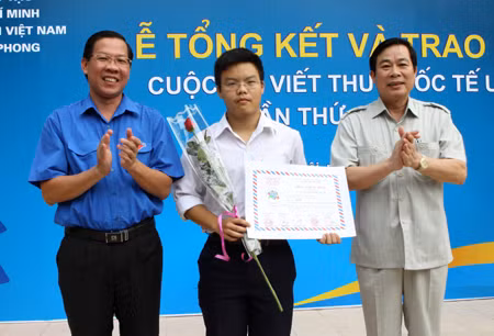 Trao giải cuộc thi viết thư quốc tế UPU lần thứ 41 ảnh 1