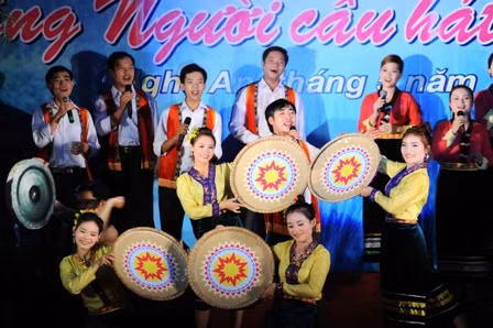 Liên hoan “Tiếng hát Làng Sen năm 2012” tại Nghệ An ảnh 4