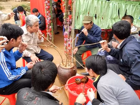 Phong tục qua cách nhìn của chính đồng bào dân tộc ảnh 2