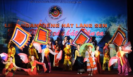 Liên hoan “Tiếng hát Làng Sen năm 2012” tại Nghệ An ảnh 3
