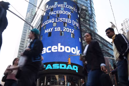 Facebook tiến hành phiên giao dịch đầu tiên trên sàn NASDAQ ảnh 1