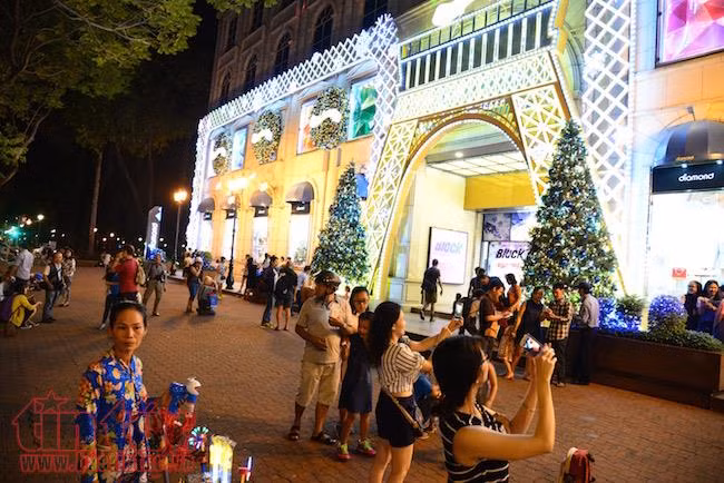 TP Hồ Chí Minh lung linh đón mùa Giáng sinh ảnh 2