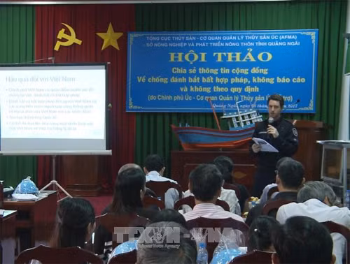 Chia sẻ thông tin với ngư dân Quảng Ngãi về chống đánh bắt bất hợp pháp ảnh 1