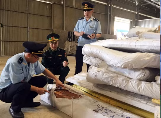  ‘Căng mình’ chống buôn lậu cuối năm ảnh 1