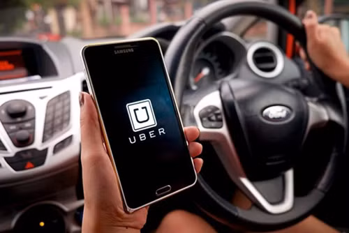 Hành khách nói gì về việc 'tuýt còi' dịch vụ đi chung của Uber, Grab? ảnh 1