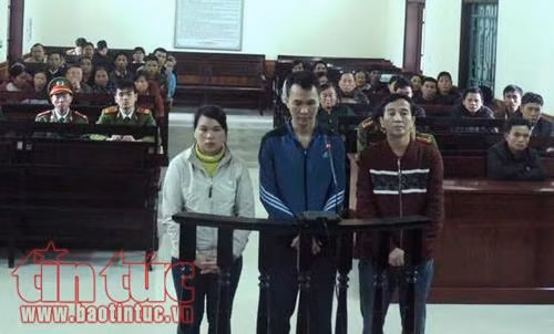 Hai 'tú ông' hầu tòa vì xâm hại và mua bán trẻ em ảnh 1