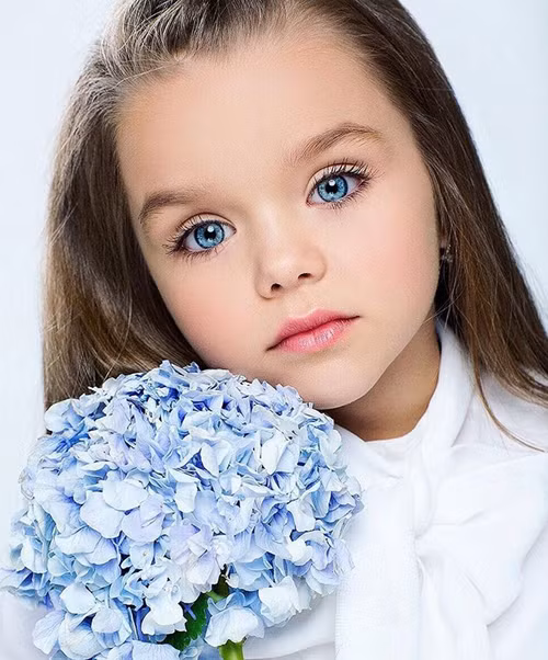 Ngắm mãi không chán bé gái người Nga 'xinh đẹp nhất thế giới' ảnh 2