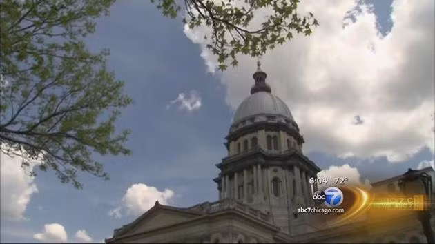 Mỹ sơ tán tòa nhà chính quyền bang Illinois do đe dọa đánh bom ảnh 1