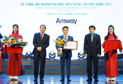 Amway Việt Nam có mặt Top 100 doanh nghiệp phát triển bền vững hai năm liền ảnh 1