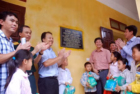 Con em đồng bào Bản Cỏi đã có trường học mới ảnh 2