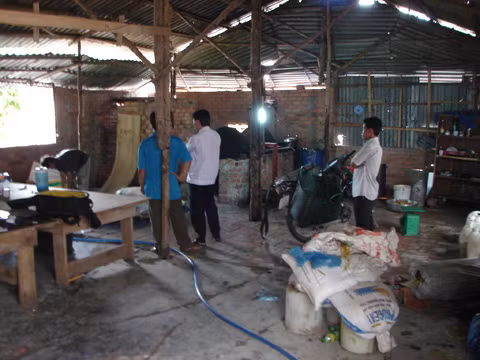 Rùng mình 'lò' chế biến mỡ động vật bốc mùi hôi thối ảnh 11