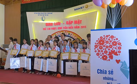 Bảo Việt Nhân thọ trao học bổng cho trẻ em nghèo vượt khó ảnh 1