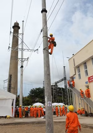 Nhân viên điện lực 'ghi nhầm' số để trục lợi ảnh 1