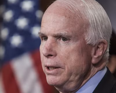 TNS McCain kêu gọi triển khai bộ binh quốc tế chống IS ảnh 1