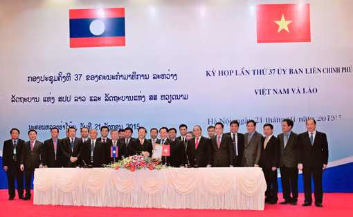 Trao giấy chứng nhận đầu tư Dự án khai thác khoáng sản tại Lào ảnh 1