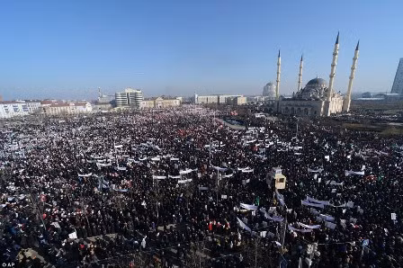 Biển người phản đối Charlie Hebdo ở Chechnya và Iran ảnh 3