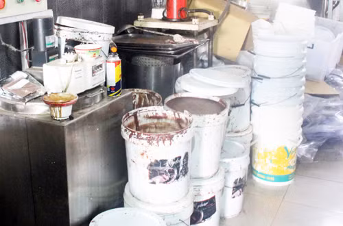 Triệt phá xưởng bánh kẹo nguyên liệu không nguồn gốc ảnh 2