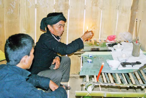 Độc đáo tục xăm cằm của người Mảng ảnh 3