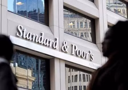 Standard & Poor's hạ mức tín nhiệm của Nga ảnh 1