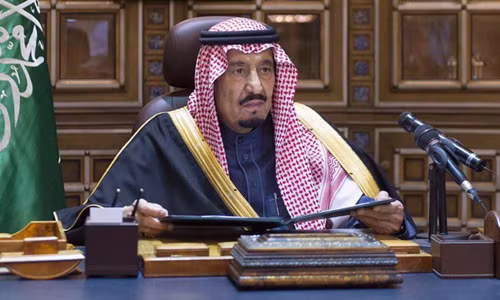 Tân vương Saudi Arabia bổ nhiệm con trai làm Bộ trưởng Quốc phòng ảnh 1