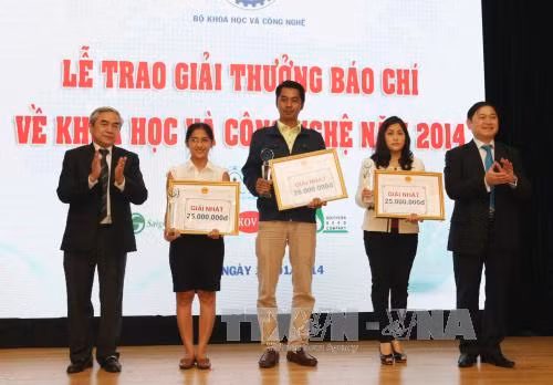 Trao giải báo chí về khoa học và công nghệ năm 2014 ảnh 1