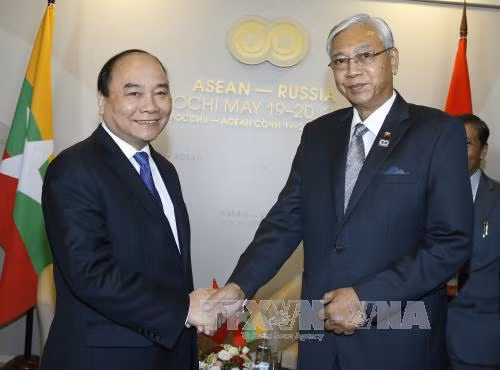 Thủ tướng tiếp xúc song phương bên lề Hội nghị ASEAN-Nga ảnh 3