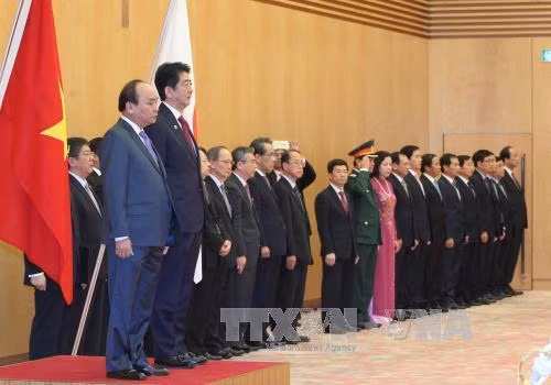 Thủ tướng Nguyễn Xuân Phúc hội đàm với Thủ tướng Shinzo Abe ảnh 1
