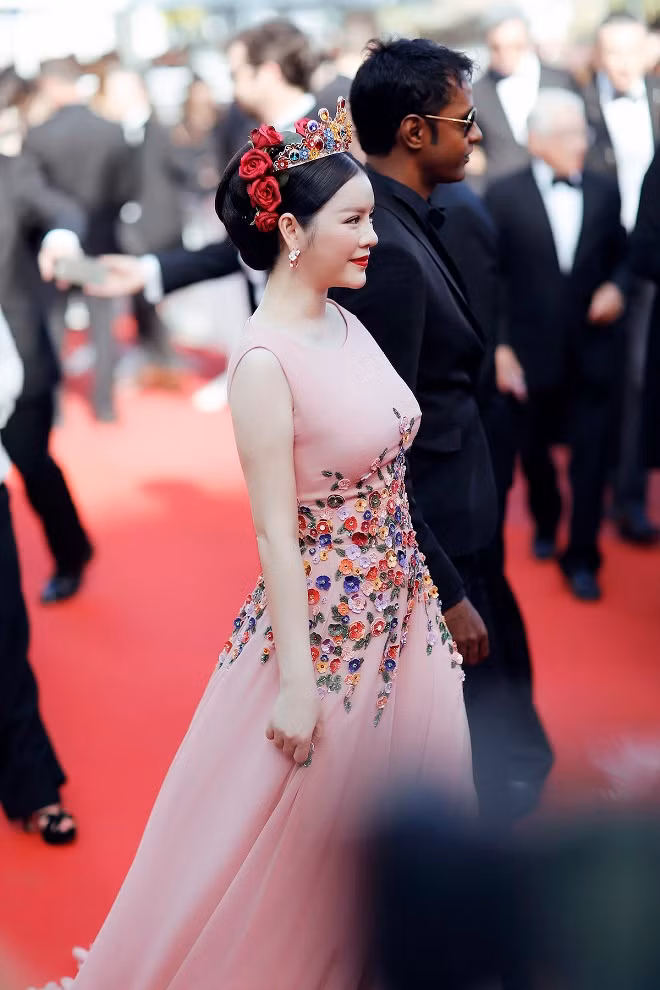 Lý Nhã Kỳ như "nữ hoàng mùa Xuân" trên thảm đỏ Cannes ảnh 3