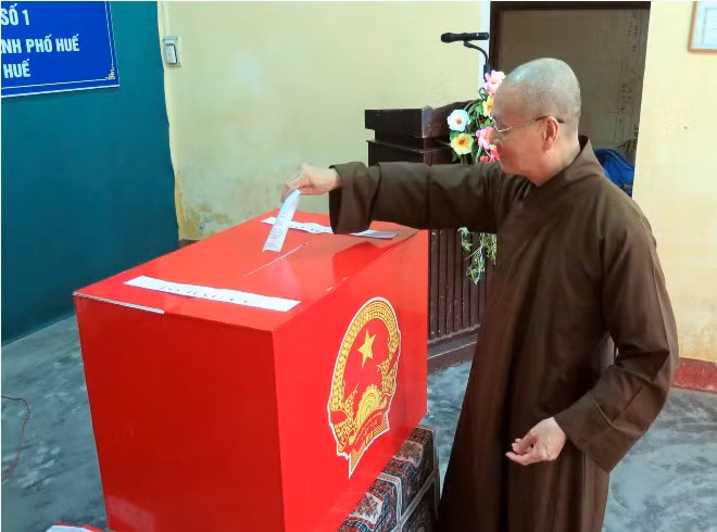 Hình ảnh cử tri cả nước nô nức đi bầu cử ảnh 4