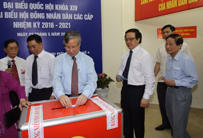 Lãnh đạo Đảng, Nhà nước bỏ phiếu thực hiện quyền công dân ảnh 15