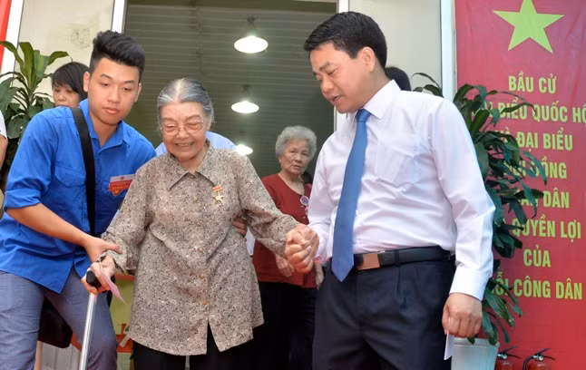 Lãnh đạo Đảng, Nhà nước bỏ phiếu thực hiện quyền công dân ảnh 23