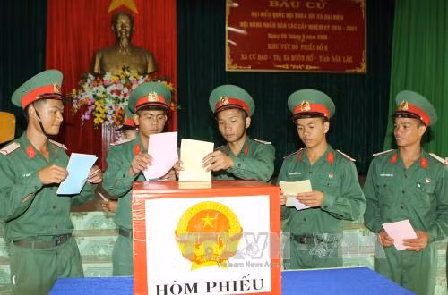 Cử tri Trung đoàn Bộ binh 95, Đăk Lăk đi bầu cử sớm ảnh 1