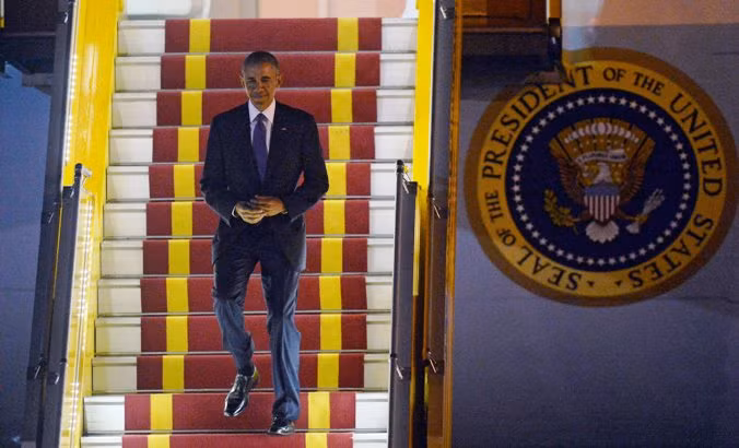 Tổng thống Obama đã đặt chân xuống sân bay Nội Bài ảnh 2