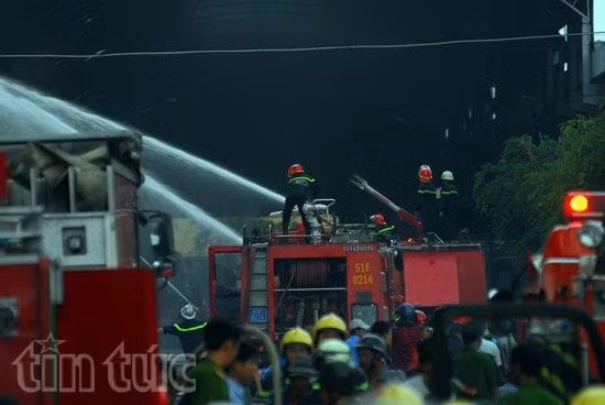Cháy lớn tại công ty nệm Vạn Thành, Củ Chi ảnh 6