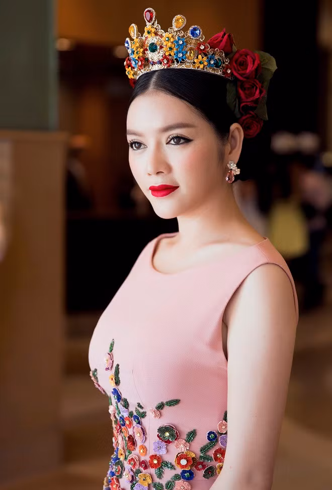 Lý Nhã Kỳ như "nữ hoàng mùa Xuân" trên thảm đỏ Cannes ảnh 6