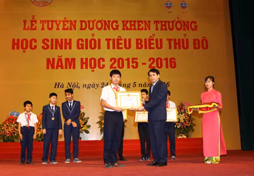 Tuyên dương, khen thưởng học sinh giỏi tiêu biểu Thủ đô ảnh 1